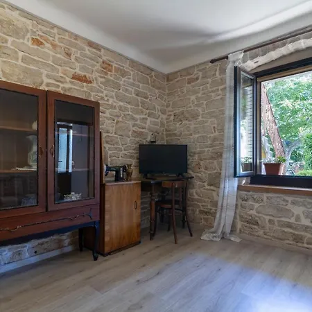 Stone House * Bale