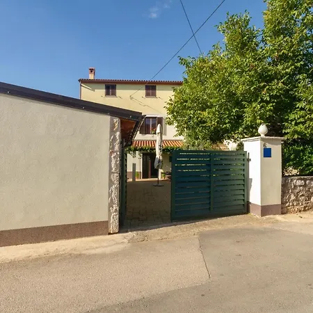Holiday home Stone House *