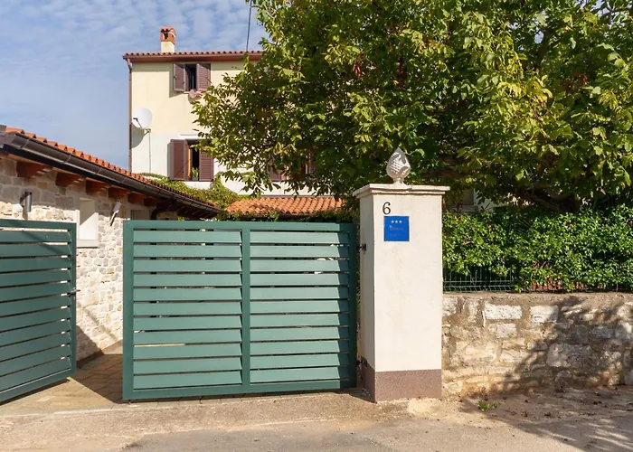 Ferienhaus Stone House *
