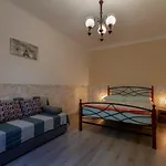 Stone House * באלה