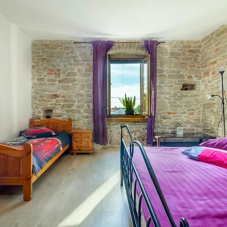 Dom wakacyjny Stone House Bale