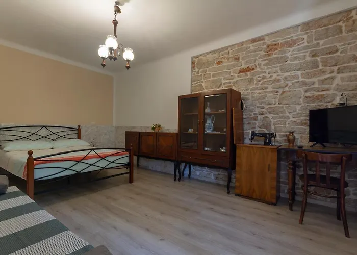 Holiday home Stone House *