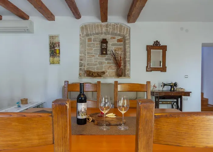 Stone House Holiday home Bale