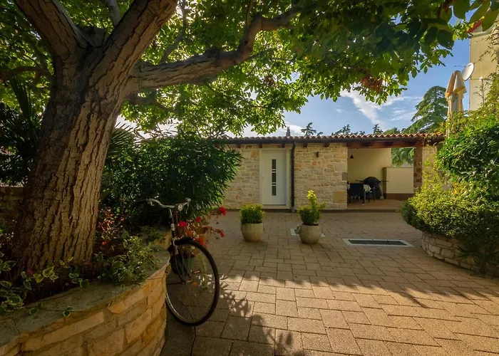 Stone House * Bale